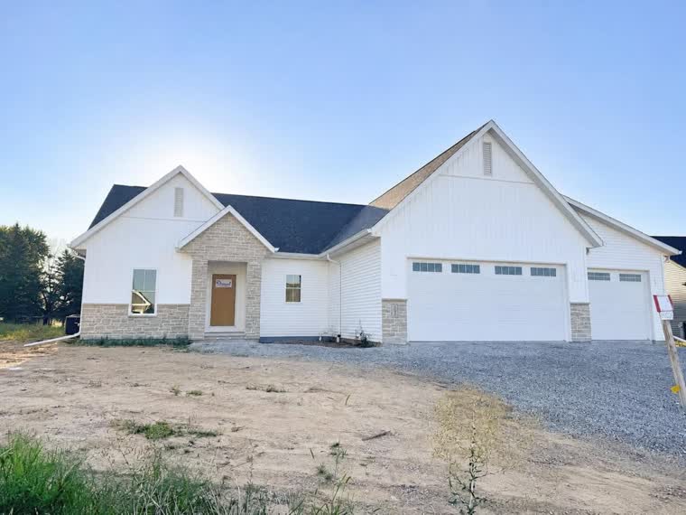 N8844 Galway Lane, Menasha, WI photo 2