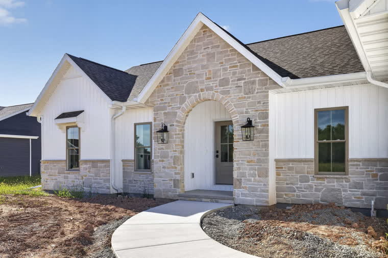 1609 Torchwood Trail, De Pere, WI photo 3